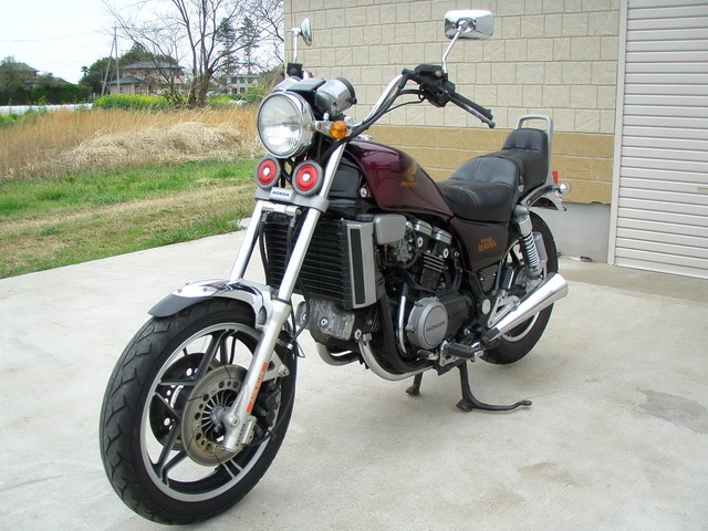 Купить мотоцикл Honda VF750 Magna 1982 фото 11